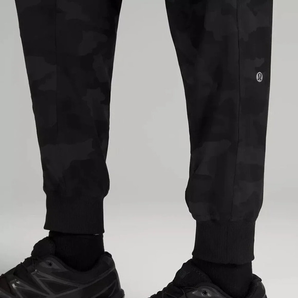 Black Dance Studio Mid Rise Jogger, 28" Length, Lululemon, US 4 - Picture 5 of 7